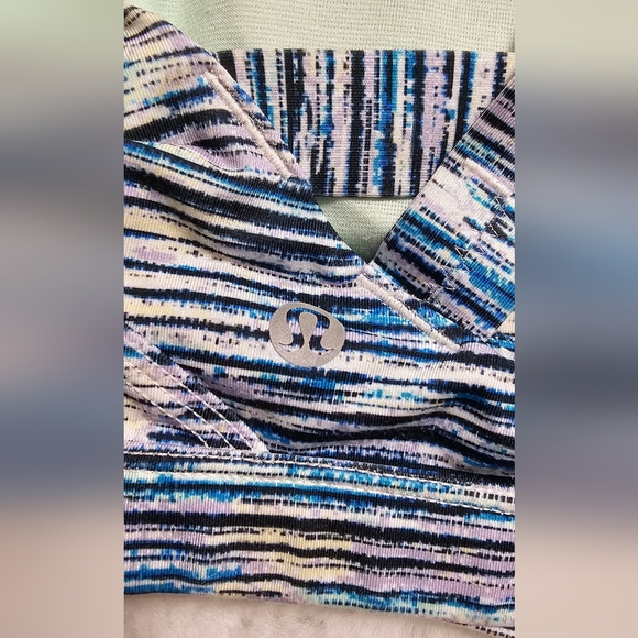 LIKE NEW Lululemon Pure Practice Bra Blurry Belle Multi / Sea Mist - Picture 14 of 16
